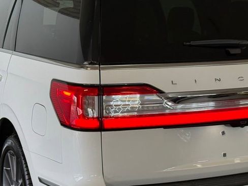 Used 2021 Lincoln Navigator Reserve w/ Luxury Package image 9
