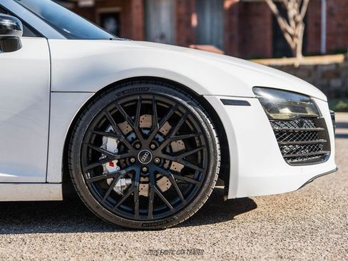 Used 2015 Audi R8 V8 w/ Full Leather Package image 75