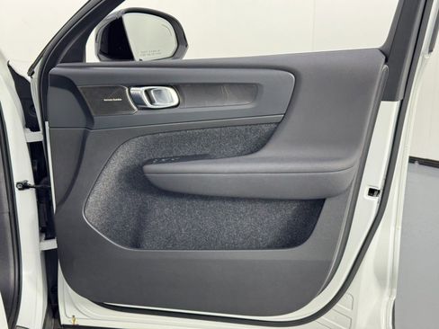 Used 2023 Volvo C40 P8 Recharge Ultimate w/ Protection Package Premier image 41