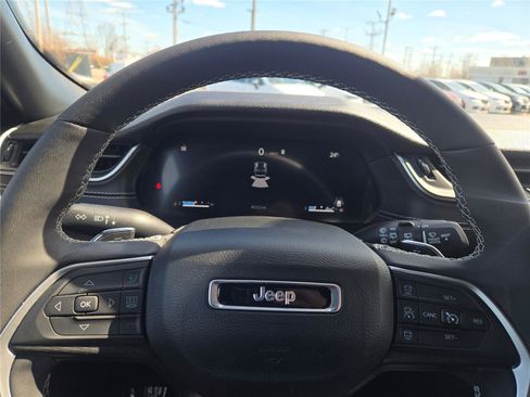Certified 2024 Jeep Grand Cherokee Altitude AWD/4WD image 38
