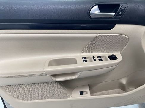 Used 2012 Volkswagen Jetta SE image 16