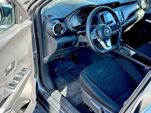 Used 2021 Nissan Kicks SV image 10