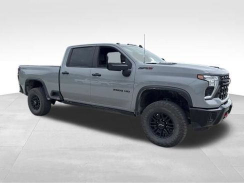 Used 2025 Chevrolet Silverado 2500 ZR2 w/ Technology Package AWD/4WD image 7