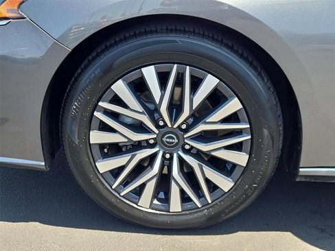 Used 2023 Nissan Altima 2.5 SV FWD image 24