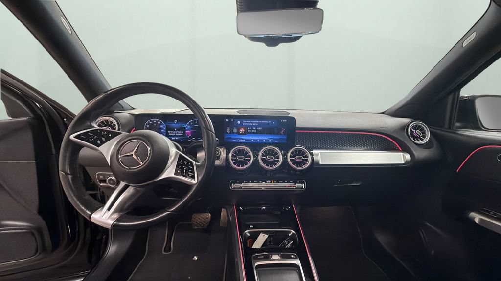 Used 2025 Mercedes-Benz GLB 250 4MATIC image 10
