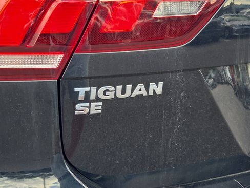 Used 2021 Volkswagen Tiguan SE FWD image 5