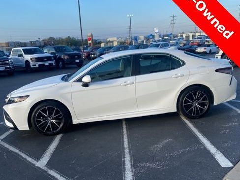 Used 2024 Toyota Camry SE image 4