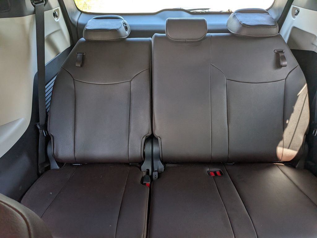 Used 2021 Toyota Sienna Platinum FWD image 28