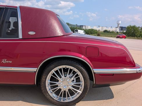 Used 1990 Buick Riviera Coupe FWD image 33