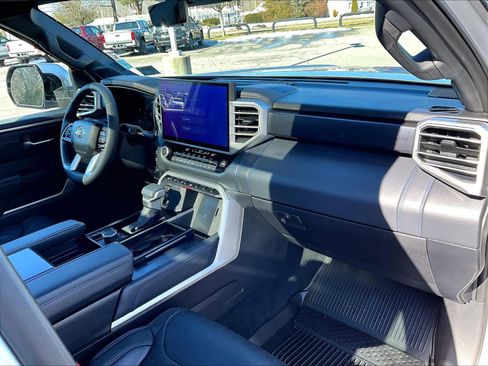 Used 2025 Toyota Sequoia Platinum image 14