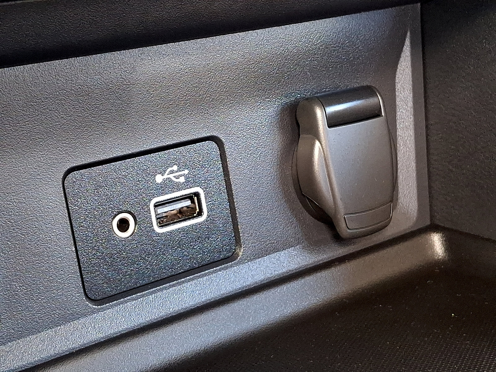 Used 2024 Nissan Sentra S FWD image 25