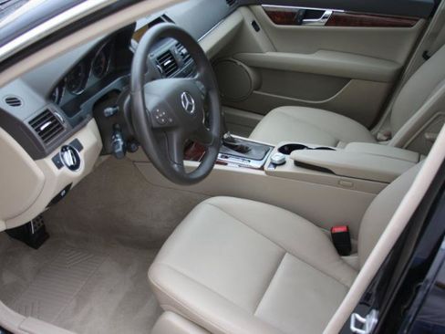 Used 2011 Mercedes-Benz C 300 4MATIC Sedan image 23