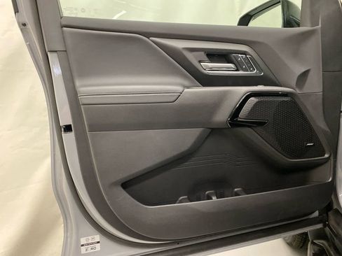 New 2025 Chevrolet Silverado EV LT image 10