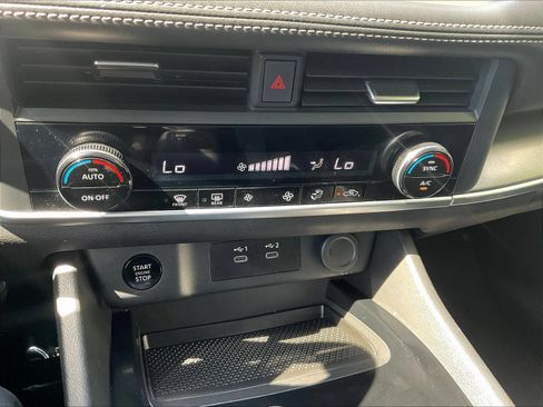 Certified 2025 Nissan Rogue SV FWD image 16