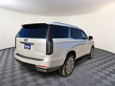 Used 2025 Cadillac Escalade Premium Luxury image 4