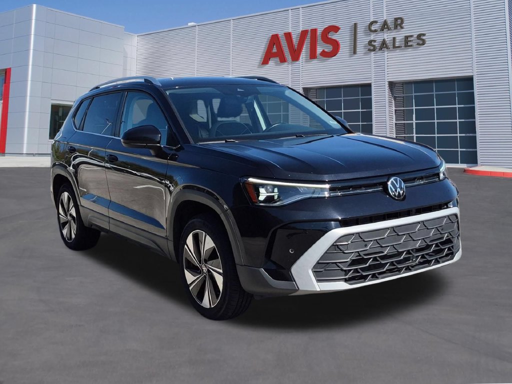 Used 2025 Volkswagen Taos SE AWD/4WD image 3