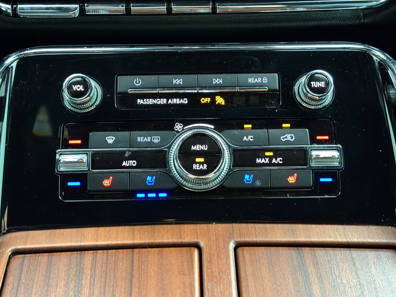 Used 2020 Lincoln Navigator Reserve w/ Equipment Group 208A Reserve RWD image 22