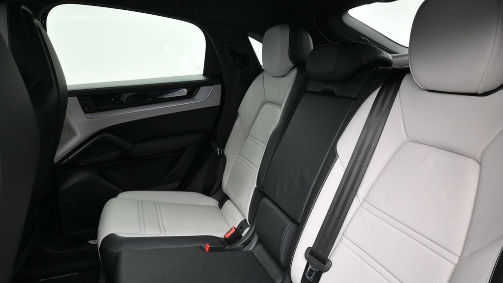 Certified 2025 Porsche Cayenne Coupe AWD/4WD image 14