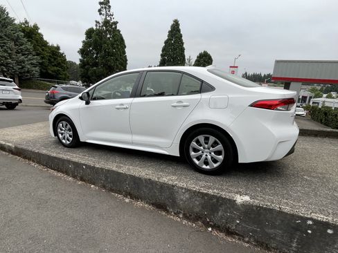 Certified 2023 Toyota Corolla LE w/ Carpet Mat Package (TMS) FWD image 5