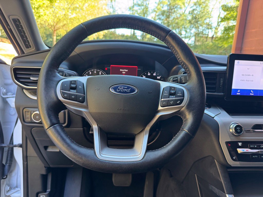 Used 2021 Ford Explorer XLT w/ Equipment Group 202A AWD/4WD image 14