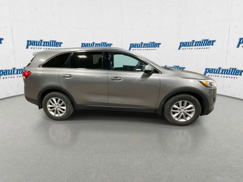 Used 2016 Kia Sorento LX image 13