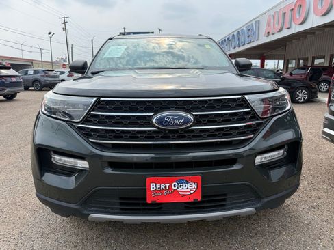 Used 2022 Ford Explorer XLT w/ Equipment Group 202A RWD image 2