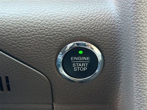 Used 2016 Lincoln Navigator Select image 34