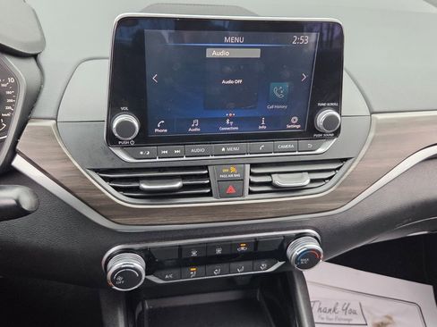 Used 2024 Nissan Altima 2.5 SV image 17