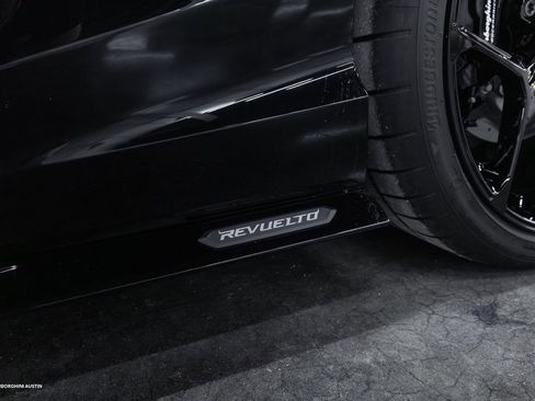 Used 2025 Lamborghini Revuelto image 11