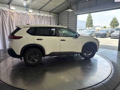 Used 2023 Nissan Rogue S AWD/4WD image 4