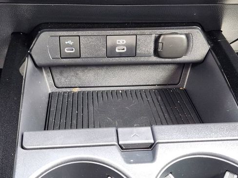 Used 2025 Toyota Prius Plug-In Hybrid FWD image 22