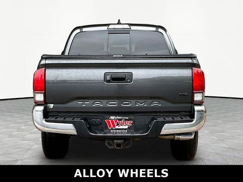 Used 2018 Toyota Tacoma TRD Off-Road AWD/4WD image 5