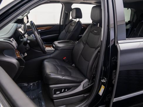 Used 2019 Cadillac Escalade Luxury image 11