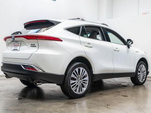 Certified 2021 Toyota Venza XLE w/ Softex Package AWD/4WD image 9