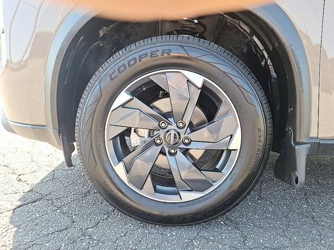 Certified 2025 Nissan Rogue SV AWD/4WD image 8