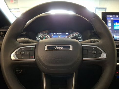 Certified 2023 Jeep Compass Latitude w/ Sun and Sound Group AWD/4WD image 19