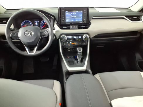 Used 2021 Toyota RAV4 XLE Premium FWD image 16