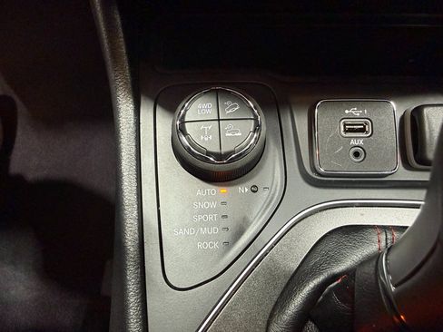 Used 2022 Jeep Cherokee Trailhawk w/ Sound & Nav Group image 15