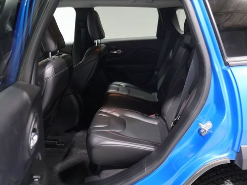 Used 2021 Jeep Cherokee Trailhawk AWD/4WD image 17