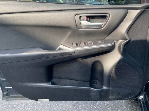 Used 2015 Toyota Camry SE FWD image 11