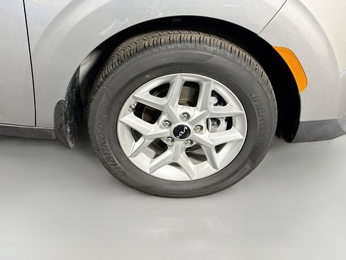 Used 2023 Kia Soul LX w/ LX Technology Package FWD image 31