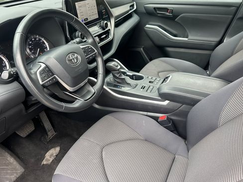 Certified 2024 Toyota Highlander LE image 11