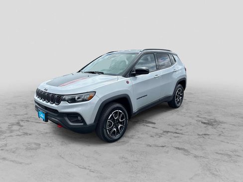 Certified 2025 Jeep Compass Trailhawk AWD/4WD image 4