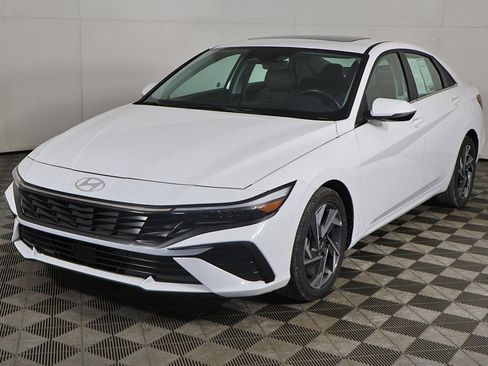 Used 2025 Hyundai Elantra Limited FWD image 10