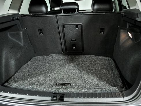 Certified 2022 Volkswagen Taos SEL w/ Panoramic Sunroof Package image 8