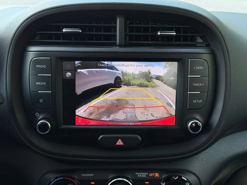 Certified 2023 Kia Soul LX w/ LX Technology Package FWD image 34