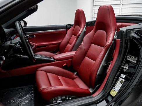 Used 2019 Porsche 911 Turbo image 40