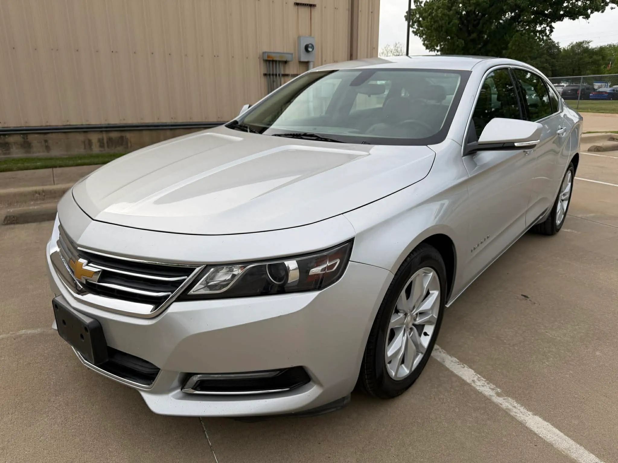 Used 2019 Chevrolet Impala LT FWD image 2