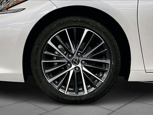 Used 2025 Lexus ES 300h w/ Premium Package image 10