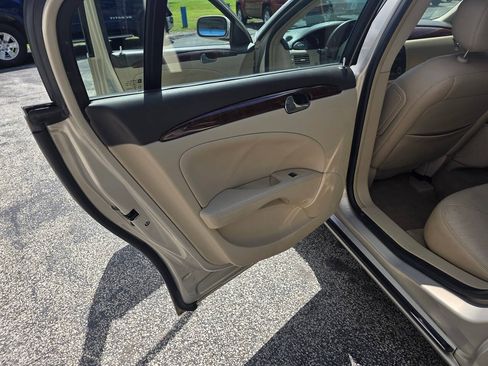 Used 2008 Buick Lucerne CXL w/ Ultra Confidence Package FWD image 14